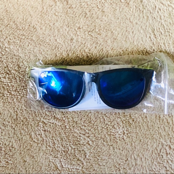 VS Pink campus water bottle & sunglasses - Picture 3 of 4